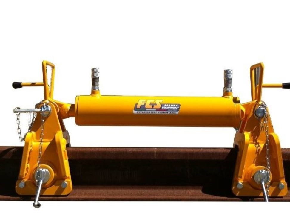 Hydrauliczny ściągacz (naprężacz) do szyn MI8